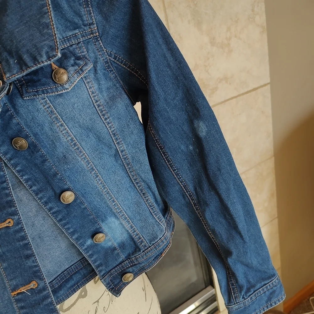 💥3/$20 Justice 8/10 Jean Jacket!